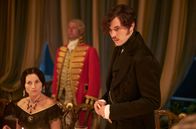 Victoria – Prinzessin Feodora (Kate Fleetwood, l.) und Prinz Albert (Tom Hughes)