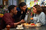 Trigonometry – (v.l.n.r.) Keiran (Gary Carr); Gemma (Thalissa Teixeira); Ray (Ariane Labed)