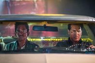 Ash vs. Evil Dead – Pablo Simon Bolivar (Ray Santiago, l.); Ashley "Ash" J. Williams (Bruce Campbell, r.)