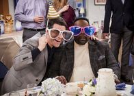 The Neighborhood – Dave Johnson (Max Greenfield, l.); Calvin Butler (Cedric the Entertainer, r.)