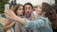 Abschussfahrt - Vier ist einer zu voll – v.li.: Juli (Lisa Volz), Herr Graeser (Alexander Schubert), Marcella (Leslie-Vanessa Lill)