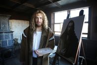 Terra X: Albrecht Dürer - Superstar – Mit 29 Jahren malt Dürer (Jakob Tögel) sein legendäres Selbstportrait.