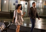 Elementary – Suchen nach einem Bauunternehmer, der vertrauliche Informationen an die Presse weitergeleitet hat und nun verfolgt wird: Sherlock Holmes (Jonny Lee Miller, r.) und Joan Watson (Lucy Liu, l.) ...
