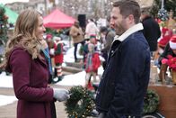 Maggies Weihnachtswunder – L-R: Maggie (Jill Wagner) and Casey (Luke Macfarlane)