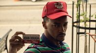 Twisted Metal – John Doe (Anthony Mackie) hat sein neues Leben als Insider satt. Mit allen Tricks versucht er, aus der Stadt zu fliehen und Quiet zu finden.