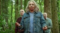 neoriginal: Generation Z – Cecily (Sue Johnston, im Vordergrund) führt die Gruppe infizierter Senioren an, die sich im Wald bei Dambury versteckt.