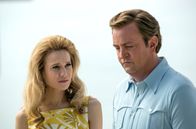 Die Kennedys – Ted Kennedy (Matthew Perry) und Joan Kennedy (Kristen Hager)