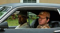 2 Guns – Der DEA-Agent Bobby Trench (Denzel Washington, l.) und U.S. Naval Intelligence Officer Stigman (Mark Wahlberg, r.) sind als Undercover-Agenten auf ein mexikanisches Drogenkartell angesetzt – doch keiner weiß vom Auftrag des anderen.
