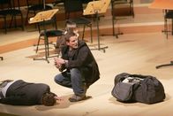 Numb3rs - Die Logik des Verbrechens – Colby (Dylan Bruno, M.) versucht eine Kindesentführung aufzuklären ...