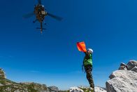Bergwelten – Innerhalb von Minuten kann in Österreich ein Rettungshubschrauber vor Ort sein.
