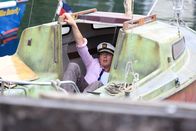 Death in Paradise – Humphrey (Kris Marshall) auf seiner neuen "Yacht".