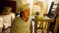Zwerg Nase – Zwerg Nase (Mick Mehnert) und die Gans Mimi werden wahre Freunde in der Not.