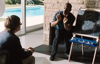 Noch tausend Worte – Als Jack McCall (Eddie Murphy, r.) klar wird, dass er nur noch tausend Worte von sich geben kann, versucht er seinen Kollegen Aaron Weiseberger (Clark Duke, l.) lautlos um Hilfe zu bitten. Er erhofft sich den Fluch zu umgehen, indem Aaron das Sprechen für ihn übernimmt.