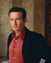 Charmed - Zauberhafte Hexen – (4. Staffel) - Cole (Julian McMahon) wird immer wieder von der Quelle des Bösen in Versuchung geführt ...