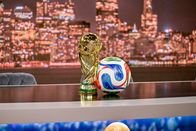 Fußball: Weltmeisterschaft – Im neuen ORF WM-Studio werden die entscheidenden Szenen detailliert analysiert.