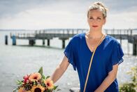 Praxis mit Meerblick – Nora Kaminski (Tanja Wedhorn) genießt das Leben auf Rügen.