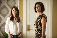 The Mentalist – Um den Terroristen Jan Nemec festzunehmen, reist Jane gemeinsam mit Lisbon (Robin Tunney, l.) nach Beirut. Dort soll ihnen Nemecs Geliebte Erica Flynn (Morena Baccarin, r.) dabei behilflich sein ...