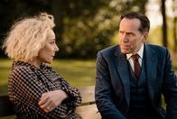 Professor T – Zelda Radclyffe (Zoë Wanamaker, li.) und Professor Jasper Tempest (Ben Miller, re.)