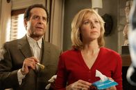 Monk – Monk (Tony Shalhoub) und Natalie (Traylor Howard) erfahren von dem angeblich erfahrenen Allround-Handwerker, dass Monks neues Haus von Grund auf renoviert werden muss.