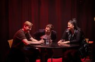 CLINCH – v.l.n.r. Shahak Shapira, Moderator Jean-Philippe Kindler, und Rapperin Kitty Kat.