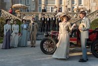 Grand Hotel – (v.l.n.r.) Doña Teresa (Adriana Ozores); Alicia (Amaia Salamanca); Sofía (Luz Valdenebro); Alfredo Vergara (Fele Martínez); Laura (Marta Hazas); Javier (Eloy Azorín)