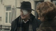 Unseen – Auch alte Bekannte von Victor Decondé (Luc van Grunderbeeck), wie Stéphanie (Bernadette Mouzon) haben von seiner Erblindung erfahren. Um mit der Situation klar zu kommen, wird er häufig von einer unbekannten Frau unterstützt, die jedoch niemand je gesehen hat.