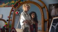 Gangs of Madrid - El Inmortal – La Rubia (Teresa Riott, l.) und Maui (Claudia Pineda, r.)