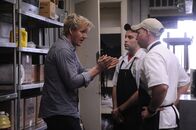 In Teufels Küche mit Gordon Ramsay – Kann Gordon Ramsay (l.) den Besitzern eines typischen Südstaaten-Restaurants helfen, ihr Lokal zu retten?