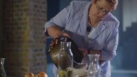 Terra X: Verlorenes Wissen – Besiegt Krankenhauskeime: Ein Mittelalterliches Heilmittel aus Zwiebeln, Knoblauch, Wein und Ochsengalle