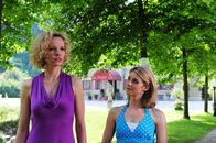 Sturm der Liebe – Natascha (Melanie Wiegmann, l.); Marlene (Lucy Scherer, r.)