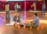 The Goldbergs – L-R: Beverly Goldberg (Wendi McLendon-Covey), Murray Goldberg (Jeff Garlin).