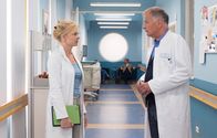 In aller Freundschaft – ARD/MDR IN ALLER FREUNDSCHAFT FOLGE 923, "Wennschon - Dennschon" Uhr im ERSTEN. (Ab 30.03.2021, 21:00 Uhr in der Mediathek) Der kleinen Feli geht es immer schlechter. Dr. Ina Schulte (Isabell Gerschke) und Dr. Roland Heilmann (Thomas Rühmann) läuft die Zeit davon, wenn das Medikament nicht rechtzeitig von der Krankenkasse bewilligt wird.