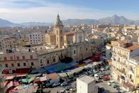 Im Bauch von ... – Mitten in Palermos Altstadt liegt der größte und beliebteste Markt der Stadt, der Ballarò.