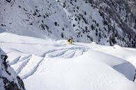 Bergwelten – Thomas Gaisbacher und Toni Mosshammer beim Freeriden während ServusTV´s Tirol Winterfilm im Skizentrum st Jakob, Defereggenntal, Tirol, Österreich am 07.03.2024