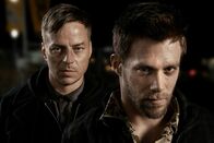 Berlin Falling – Berlin Falling Unheilvoll verbunden: Tom Wlaschiha als Andreas, Ken Duken als Frank Copyright: SRF/GrandHôtelPictures GmbH