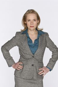 Danni Lowinski – Geschäftsführerin des Einkaufszentrums in dem Danni als Rechtsanwältin tätig ist: Katja Bose (Alexandra von Schwerin) ...