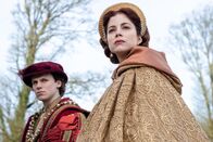 The Spanish Princess – Henry VIII. (Ruairi O'Connor, l.); Katharina von Aragon (Charlotte Hope, r.)
