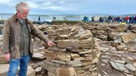 Mythos - Die größten Rätsel der Geschichte – Auf den Orkney-Inseln legen Archäologinnen und Archäologen eine der bedeutendsten Stätten der europäischen Jungsteinzeit frei: das sogenannte "Ness of Brodgar".