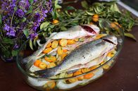 Zu Tisch ... – Wolfsbarsch mit einer Kumquat-Fenchel-Füllung