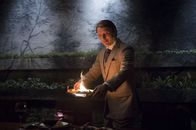 Hannibal – Hannibal (Mads Mikkelsen) spielt mit dem Feuer und besiegelt so das Schicksal einer Patientin ...