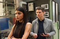 SOKO Stuttgart – Rico Sander (Benjamin Strecker) weiß, dass Leyla Atalay (Shadi Hedayati) ihm etwas verschweigt. Doch noch kann er der Mietwagenfirma-Managerin nichts nachweisen.
