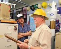 UFO-Jäger – Titusville, Florida: James Fox spricht mit Charlie, dem Besitzer des NASA-Museums.