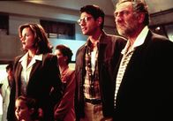Independence Day – L-R: Constance Spano (Margaret Colin), David Levinson (Jeff Goldblum), Julius Levinson (Judd Hirsch)