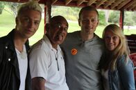 Verrückt nach Meer – Julian, Christian und Cori mit Einheimischen auf Waitang.