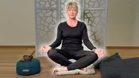 Puls – Puls Meditation – Lebenshilfe oder Geldmacherei? Daniela Lager bei der Meditation Copyright: SRF