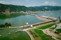 Die Donau – 1972 wurde das „Eiserne Tor 1“ in Betrieb genommen. Eines von zwei großen Wasserkraftanlagen: 440m lang mit einer 50m hohen Staumauer, die fünftgrößte der Welt. Dieses Kraftwerk veränderte den Charakter der Donau komplett.