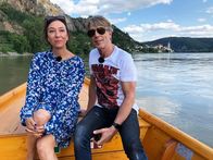 Heinzl und die VIPs – Ursula Strauss (l.); Dominic Heinzl (r.)