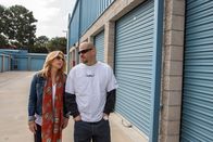 Storage Wars – Brandi (l.); Jarrod (r.)