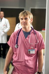 Scrubs - Die Anfänger – J.D. hofft von Dr. Fisher (Jay Mohr, r.) wertvolle Tipps zu bekommen, wie man Dr. Cox in Griff kriegen kann ...