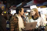 High Resolution – Paul (Justin Chon, l.); Erin (Ellie Bamber, r.)